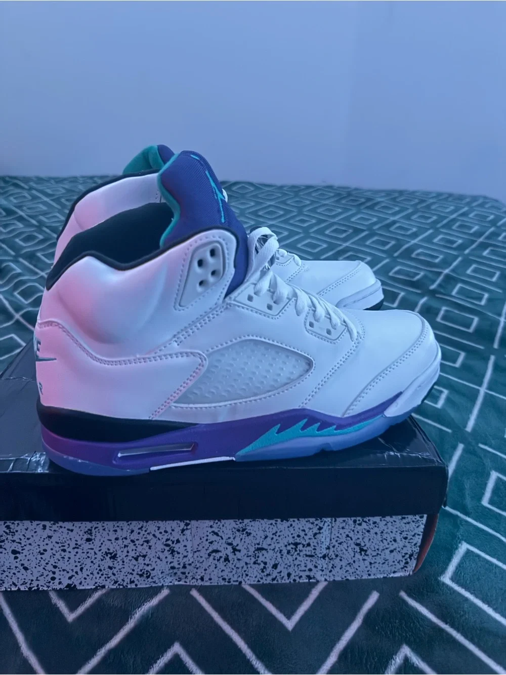 Jordan clean white